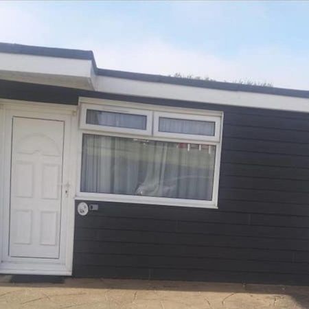 2 Bedroom Chalet Near The Beach Brading المظهر الخارجي الصورة