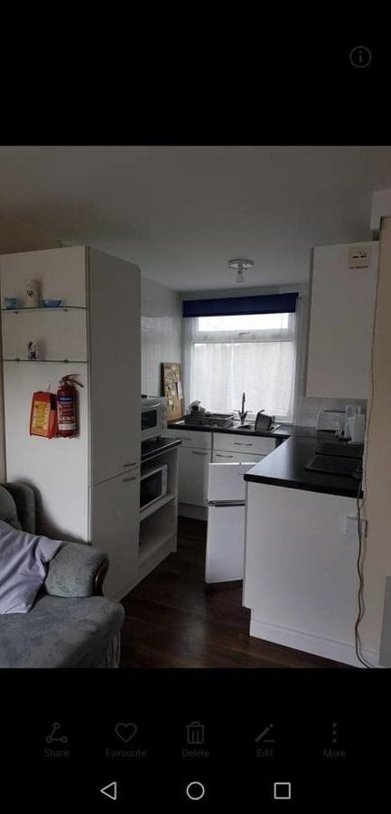 2 Bedroom Chalet Near The Beach Brading المظهر الخارجي الصورة