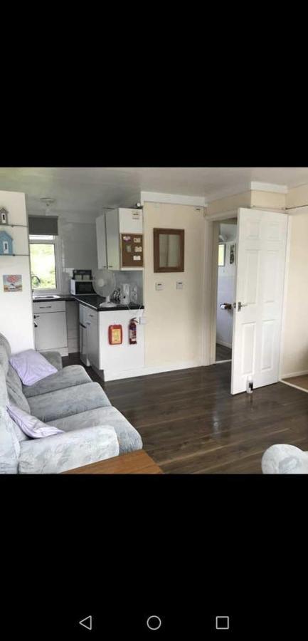 2 Bedroom Chalet Near The Beach Brading المظهر الخارجي الصورة